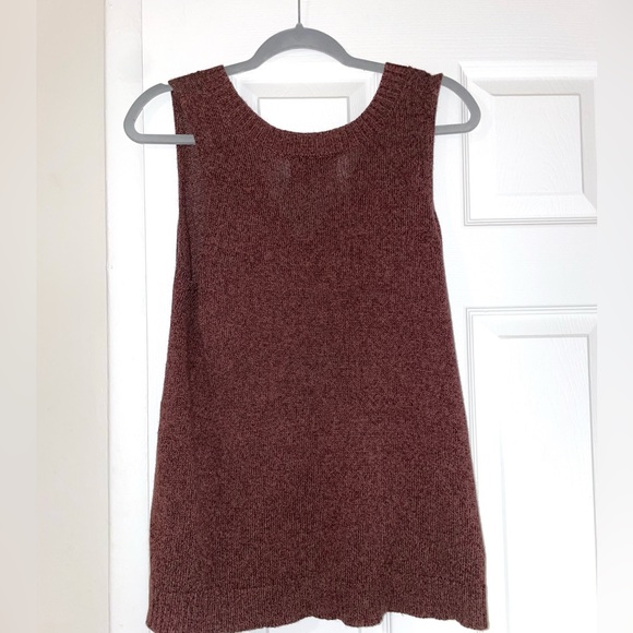 Reddish/brown top - Picture 2 of 2